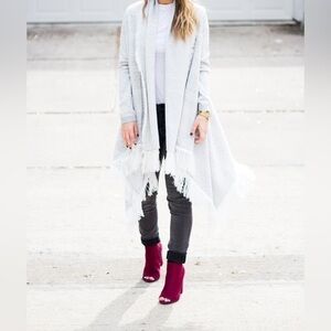 New York and Company Cocoon Cardigan Gray white size Medium Fringe